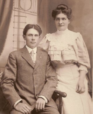 Clyde and Edith Land in 1907