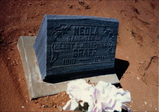 Neola Graff headstone