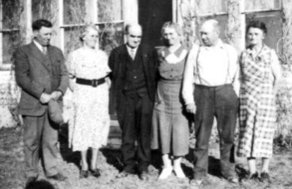 Fred Detwiller, Martha Armstrong Detwiller, 
                       John Detwiller, Gertrude Sherman Detwiller, Andrew Detwiller, Isabelle Beattie Detwiller