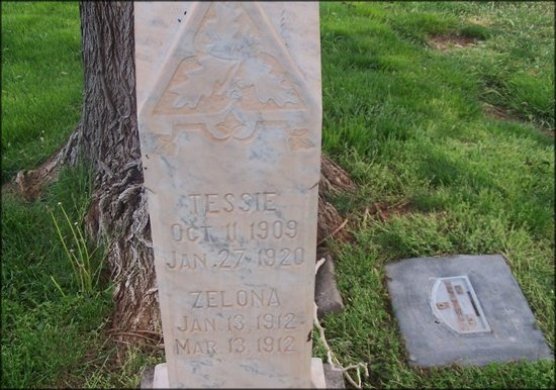 Zelonia Staheli and Tessie Staheli headstone
