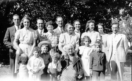 B. Vern Bullock, Clara Peterson Bullock, Laurence Peterson, Wavie Williams Peterson, Niels Alma Walker, Annie Walker Peterson, Zella Peterson, Elayne Peterson, Verda Peterson Bollschweiler, George Bollschweiler, Elizabeth Staheli Walker